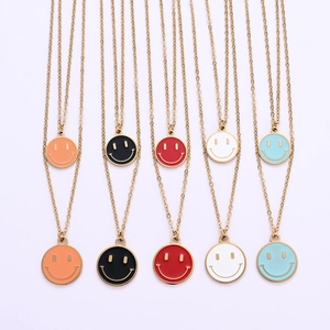 Collana a doppio strato in acciaio inossidabile con pendenti smiley in smalto colorato