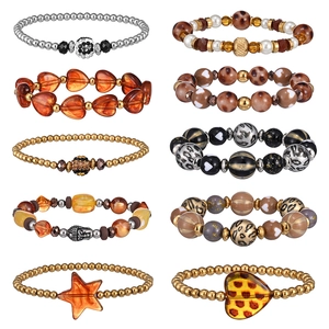 Set di braccialetti elastici in stile boho con perle ambrate, stampa leopardata e ciondoli