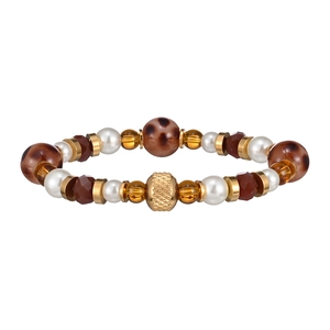 Dettaglio del bracciale vintage con perle d'ambra, madreperla e motivi leopardati