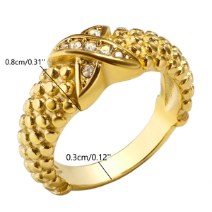 Detailansicht des goldenen X-Rings mit strukturierter Oberfläche und Zirkonia-Inlays
