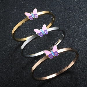 Polierte Schmetterlings-Armreifen in Gold, Silber und Roségold mit Emaille-Inlay