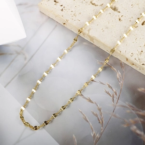 Collier minimaliste en acier titane plaqué or 18K avec maillons plats et élégants