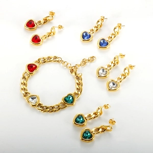 Conjunto detallado de pulsera de cadena cubana y pendientes de corazón en cuatro colores