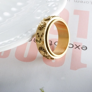 Bague spinner en acier inoxydable doré avec gravures du soleil de la lune et des étoiles