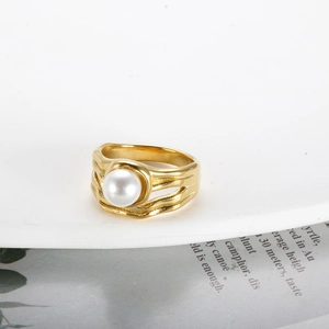 Eleganter 18k vergoldeter Edelstahlring mit einer großen weißen Perle im Zentrum