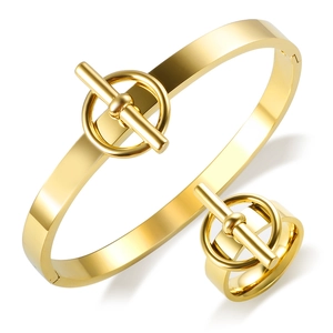 Ensemble bijoux en acier doré poli avec bague et bracelet à fermoir à bascule OT
