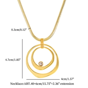 Dimensions du collier serpent doré avec pendentif double anneau et oxyde de zirconium