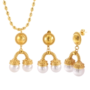 Ensemble bijoux dorés élégants avec collier à pendentif perle et boucles d'oreilles