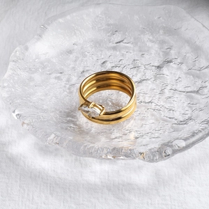 Bague dôme en acier inoxydable plaqué or 18K avec zircon marquise et design à trois couches
