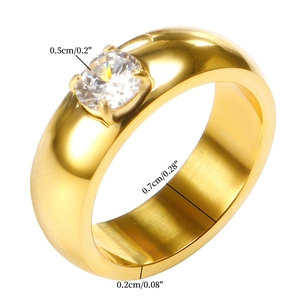 Bague luxueuse en acier titane doré ornée d'un zircon solitaire étincelant