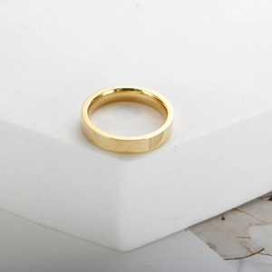 Polished 4mm gold titanium steel flat band ring for couples on white display block