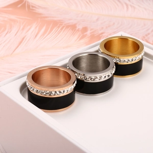 Klassieke titaniumstalen ringen met zwart emaille en zirkoon in goud, zilver en roségoud
