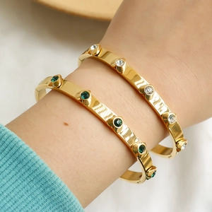 Elegant 18K gold-plated stainless steel bracelet set with green and white gemstones