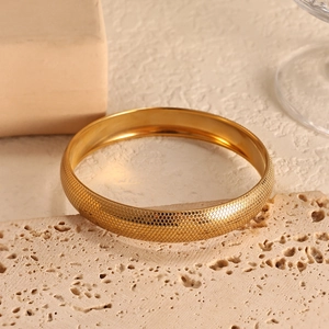 Bracciale rigido in acciaio inossidabile placcato oro 18K con design a nido d'ape