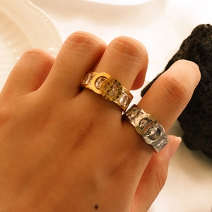 Fashionable titanium steel ring with roman numerals and micro-set zirconia in gold and silver