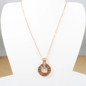 Collier cercle creux à chiffres romains avec trois diamants plaqué or rose 18 carats