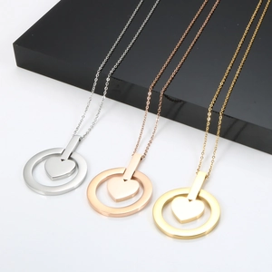 Collier minimaliste en acier inoxydable avec pendentif cœur évidé en or argent rose