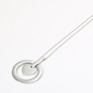 Collier moderne en acier inoxydable avec pendentif cercle et cœur ajouré