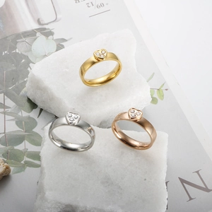 Anello a Cuore in Acciaio Inossidabile Con Tre Zirconi Intarsiati Gioielli Minimalisti per Donna Oro Argento Oro Rosa