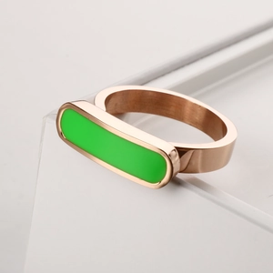Anello in acciaio inossidabile placcato oro 18K stile francese con smalto verde