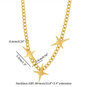 Detailansicht der goldenen Edelstahl-Halskette mit Sternanhängern und Maßangaben