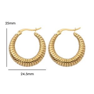 Detail view of 18K gold U-shaped earrings showing dimensions 25mm by 24.5mm