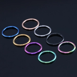 Lot de 8 anneaux colorés en acier titane G23 pour piercings de nez et d'oreilles