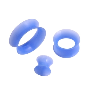 Hoofdaanzicht van blauwe siliconen ear gauges tunnels met een dubbel uitlopend ontwerp