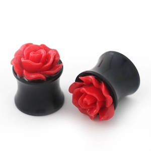 Rote 3D-Rose Acryl Ohr Plugs mit schwarzem Sattelkörper für gedehnte Ohren Schmuck