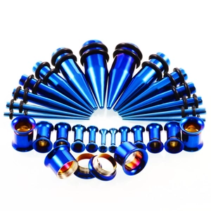 Blaues Edelstahl Piercing-Set mit Dehnstäben und Tunneln in verschiedenen Größen