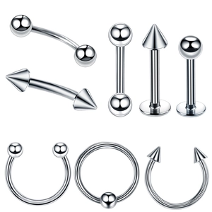 Détail de 8 bijoux de piercing en acier inoxydable avec barres courbées et anneaux
