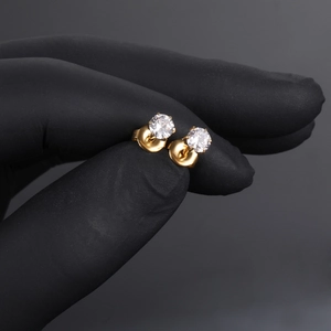Steriele oorpiercing van 316L staal met gouden afwerking en 6-klauws zirkonia-zetting