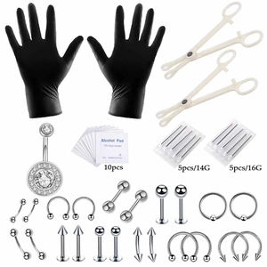 Détail du kit de piercing 47 pièces avec bijoux en acier chirurgical, aiguilles et gants