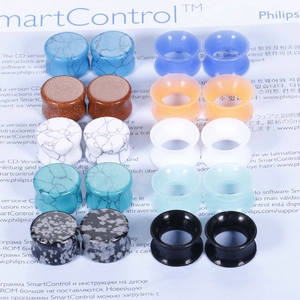 Detailset aus verschiedenen Ohrplugs aus Stein und Acryl in diversen Farben und Texturen