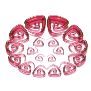 Set aus rosa Acryl-Spiralen-Ohrdehners und Expandern in verschiedenen Größen auf Weiß
