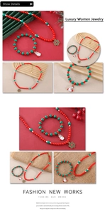 Detailansicht von Weihnachts-Halskette und Armband mit Schneeflocken-Anhängern