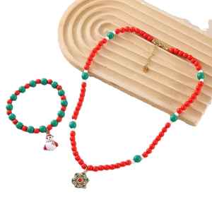 Weihnachtsset aus Halskette und Armband mit Perlen, Schneemann und Schneeflockenanhänger