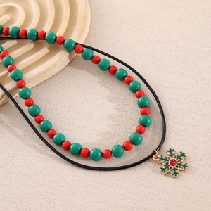 Collier de Noël avec perles rouges vertes et pendentif flocon doré sur cordon noir