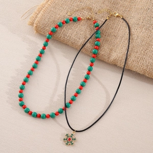 Ensemble de colliers de Noël avec perles rouge-vert et pendentif flocon sur cordon