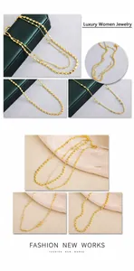 Detail van vergulde ovale rijstkraal ketting en gelaagde ronde kraalketting met karabijnsluiting