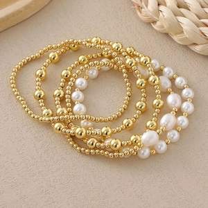 Meerlaagse 18K vergulde kralen armband set met witte parels voor elegante vrouwen
