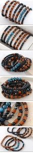Détails rapprochés de l'ensemble de bracelets en perles de bois et pierre de lave