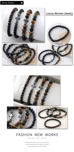 Détail macro des perles d'œil de tigre et du pendentif croix sur bracelet multicouche
