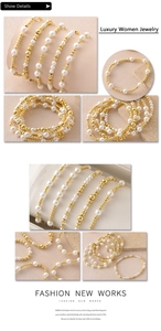 Detail von 18k vergoldeten Perlen- und Perlen-Stretch-Armbändern Set mit glatter Textur