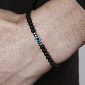 Ανδρικό βραχιόλι με ματάκι 4mm, μαύρες ματ χάντρες και διαχωριστικά από ατσάλι