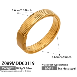 Détail d'un bracelet extensible doré en acier inoxydable de 1,6cm avec ses dimensions