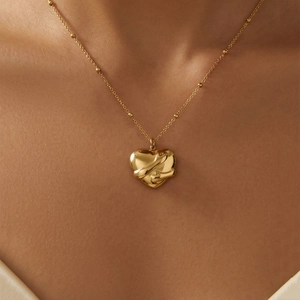 Elegant gold heart pendant necklace with embrace relief on a stylish satellite chain