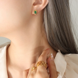 Boucles D'oreilles Puces Ovales En Zircon Style Rétro Français Acier Titane Plaqué Or 18K Bijoux Élégants Pour Femmes