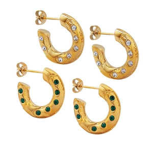 Set de boucles d'oreilles créoles dorées avec zircons verts et blancs brillants