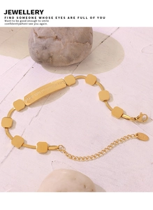 Detail of 18K gold-plated titanium bracelet with Love without end engraving and lobster clasp